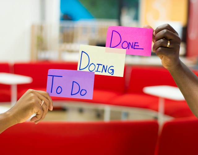 Agile, Waterfall, or Hybrid? How to Choose a Project Management Approach